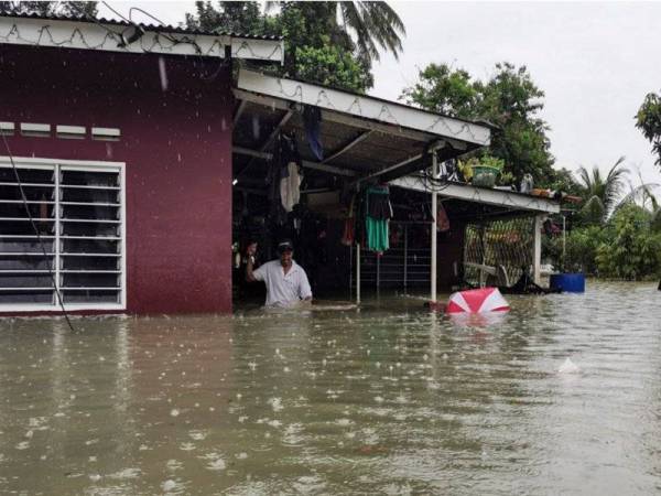 Lima daerah di negeri ini masih terjejas banjir dengan jumlah mangsa banjir seramai 3, 392 orang daripada 938 keluarga ditempatkan di 34 PPS.