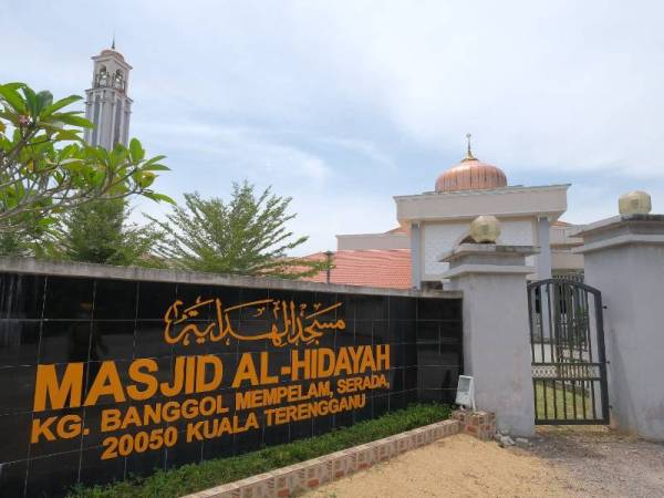 Masjid Al-Hidayah Banggol Mempelam, Kuala Terengganu antara lima masjid di daerah ini yang ditutup sementara.