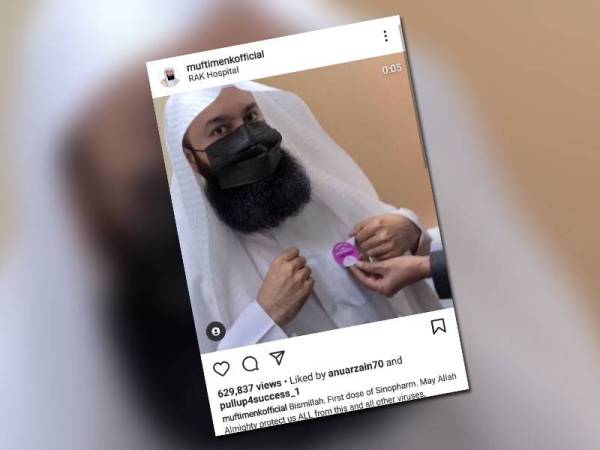 Tangkap layar Instagram menunjukkan Mufti Ismail Menk menerima suntikan pertama vaksin Covid-19 di Emiriah Arab Bersatu (UAE).