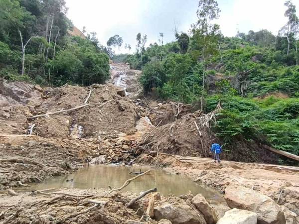 Keadaan terkini kawasan Air Terjun Tanjung Batu, Segari yang terjejas dipercayai akibat kegagalan kerja penerokaan dan pembersihan hutan.