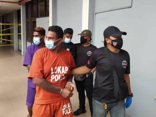 Lingeshwarran (kiri), Avinesh Sarma (dua kiri), Siva Raman (tengah) dihadapkan ke Mahkamah Majistret Ipoh kerana membunuh pada Isnin.