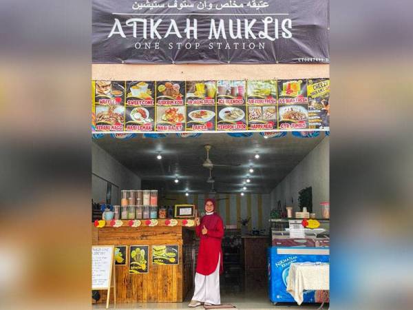 Atikah menawarkan makanan percuma di kafe miliknya kepada mereka yang terjejas akibat pandemik Covid-19 dan banjir.