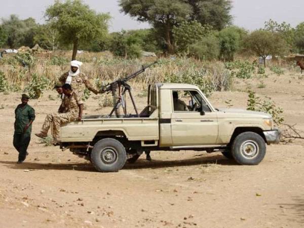 Gambar fail menunjukkan pasukan keselamatan Sudan mengawal El Geneina, Darfur Barat. - Foto AFP