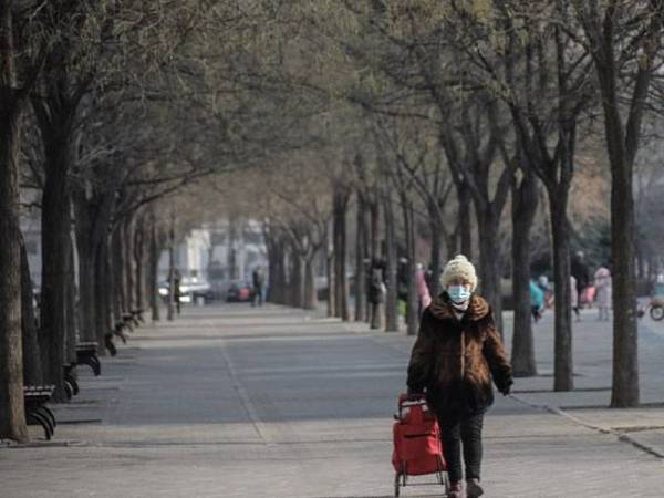 Lockdown di Beijing setelah temui varian baharu Covid-19. - Foto EPA