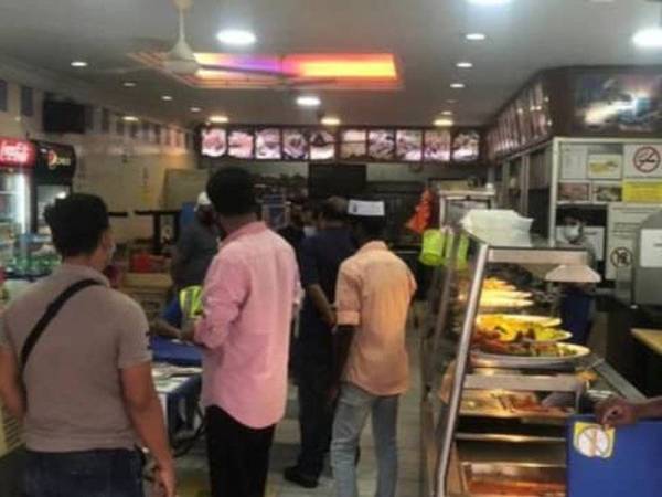 Tiga lelaki warga asing ditahan kerana tidak memakai pelitup muka di sebuah restoran di Petaling Jaya pada Rabu.