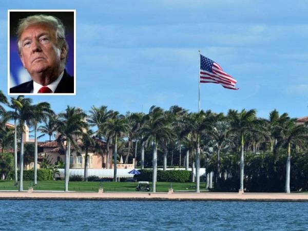 Trump (gambar kecil) kini menetap di kelab persendirian miliknya, Mar-A-Lago di Palm Beach di Florida.