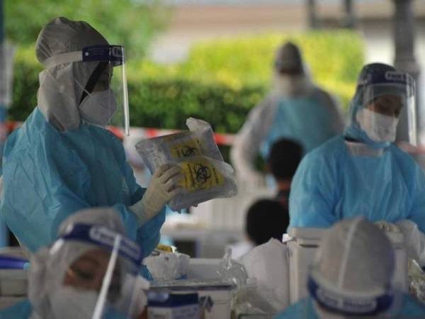  Individu yang datang membuat saringan Covid-19 di Hospital Mawar Medical Center (MMC) di sini meningkat sehingga tiga kali ganda dalam tempoh dua minggu ini. -Gambar hiasan 