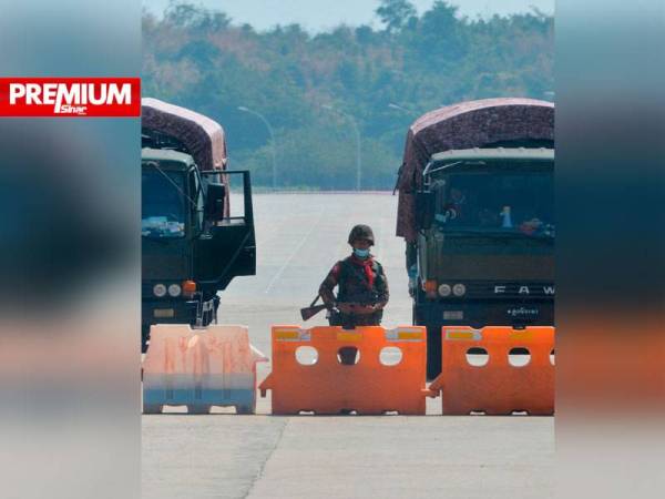 Pihak tentera melakukan rampasan kuasa berikutan penahanan pemimpin-pemimpin parti pemerintah pada Isnin. - AFP