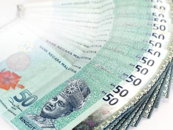 Ringgit terus merosot untuk ditutup rendah berbanding dolar AS petang ini (Rabu) walaupun harga minyak lebih tinggi diikuti dengan sentimen risiko global yang semakin baik.