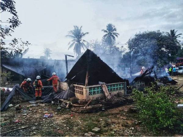 Seramai sembilan anggota dari BBP Jengka dan lapan dari BBP Jerantut terlibat dalam operasi pemadaman rumah mangsa. 