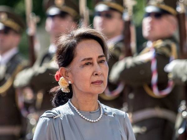 Pemimpin Myanmar, Aung San Suu Kyi. - Agensi