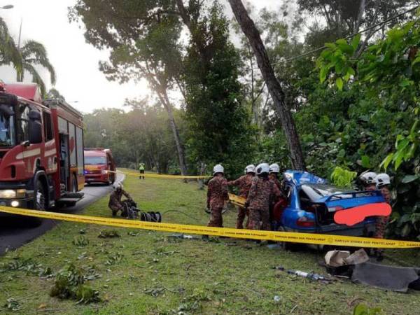 Maut Rempuh Pokok Berhampiran Litar Pasir Gudang