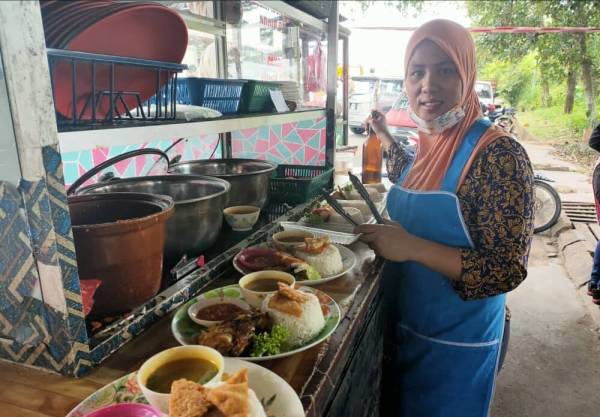 Rafika lega apabila kerajaan benarkan pelanggan 'dine in' di kedai makan.