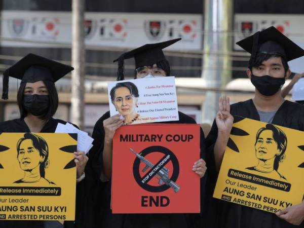 Penunjuk perasaan antikerajaan Thailand kembali melakukan protes jalanan di Bangkok pada Sabtu. - Foto Reuters