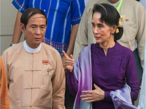 Suu Kyi (kanan) dan U Win Myint ditahan di tempat yang selamat dan berada dalam keadaan sihat. - Foto AFP