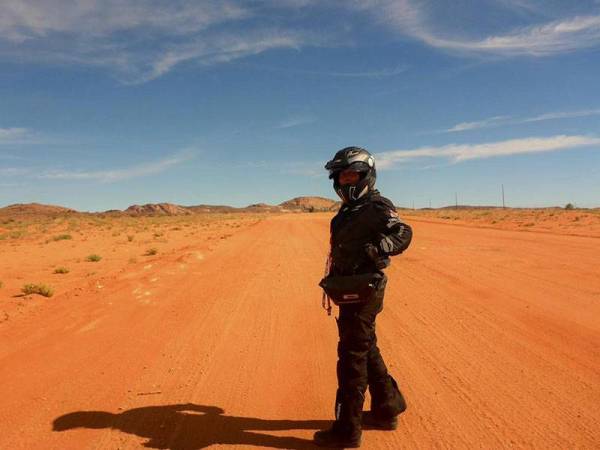 Merentasi Gurun Namib di Namibia dengan suhu mencecah 40’C pada jam 9 pagi.