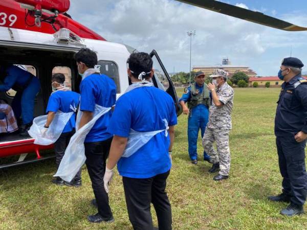 Penerbangan ihsan membawa pesakit dari Pulau Tioman ke HTAA selamat mendarat di Kuantan jam 12.30 tengah hari pada Sabtu.