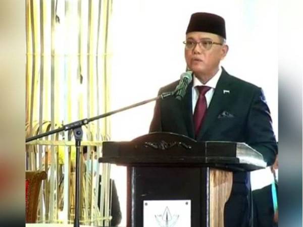 Wan Rosdy berucap pada Majlis Pemasyhuran Bandaraya Kuantan dan Perasmian Kompleks Bandaraya Kuantan yang disempurnakan oleh Al-Sultan Abdullah pada Ahad.