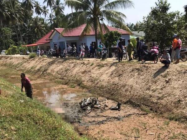 Mangsa terjatuh ke dalam tali air di Parit Haji Tahir, Parit Buntar pada Isnin. Foto Ihsan Pembaca