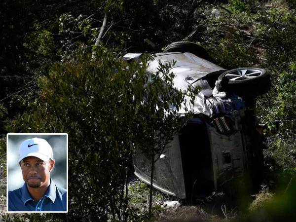 Keadaan SUV yang dipandu pemain golf terkenal, Tiger Woods terbalik di Rancho Palos Verdes, California pada Selasa. - Foto AFP Gambar kecil: Tiger Woods