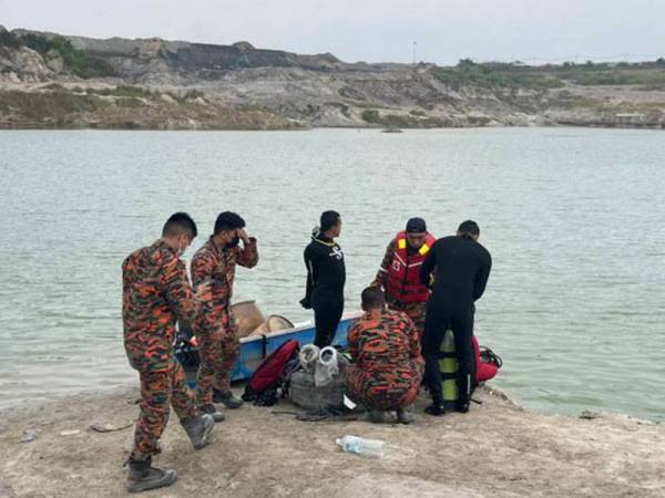 Seorang maut manakala dua lagi cedera apabila bot yang dinaiki lima individu karam dalam kejadian di Lombong Pasir Megasteel Bandar Mahkota, Kuala Langat pagi Rabu.