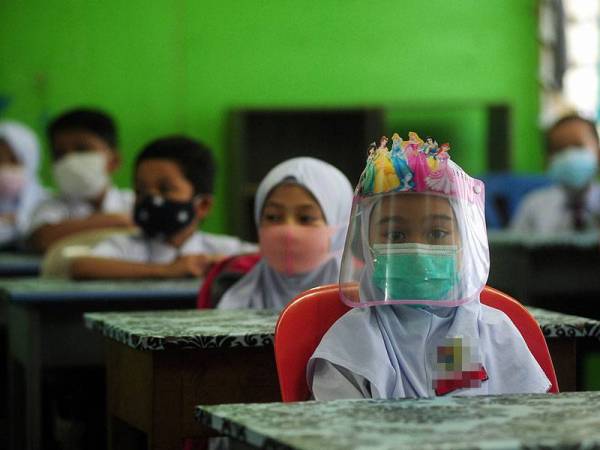 Setelah melalui rentetan episod dalam sistem pendidikan negara yang menyaksikan pengoperasian sekolah terpaksa mengikut 'rentak' angka Covid-19, akhirnya sekolah dibuka semula secara berperingkat mulai Isnin ini.