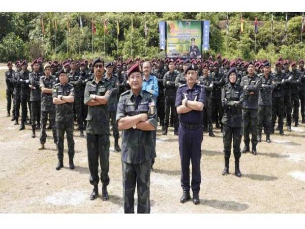 Abdul Hamid merasmikan Penutup Kursus Asas Konstabel Orang Asli Siri 1 2020 di lapang sasar utama Briged Utara Pasukan Gerakan Am (PGA) Ulu Kinta pada Isnin.