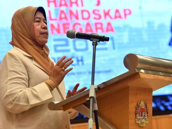 Menteri Perumahan dan Kerajaan Tempatan Datuk Zuraida Kamaruddin berucap pada perasmian sambutan Hari Landskap Negara 2021 di Kementerian Perumahan dan Kerajaan Tempatan hari ini. - Foto Bernama