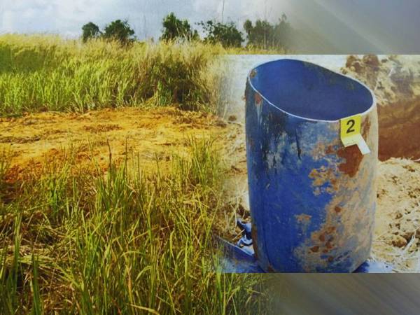 Lokasi mayat ditanam di kawasan ladang Bandar Penawar. Tong air biru yang menjadi tempat mayat suspek disembunyikan sebelum ditanam di sebuah kawasan ladang di Bandar Penawar.