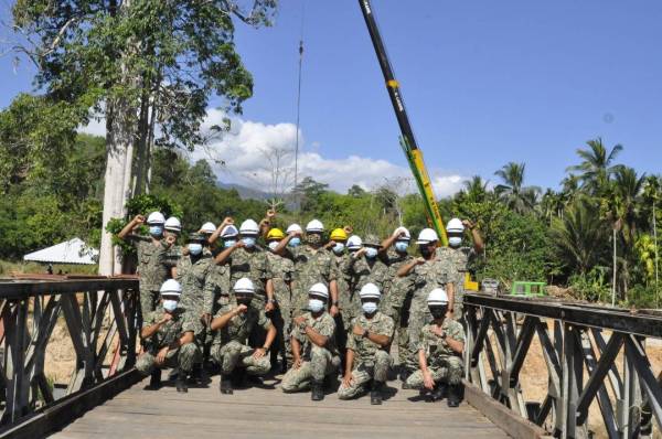 RAJD menerusi projek jiwa murni berjaya menyiapkan jambatan sementara di Kampung Belum Baru, Lenggong hanya dalam tempoh empat hari bagi kegunaan penduduk.