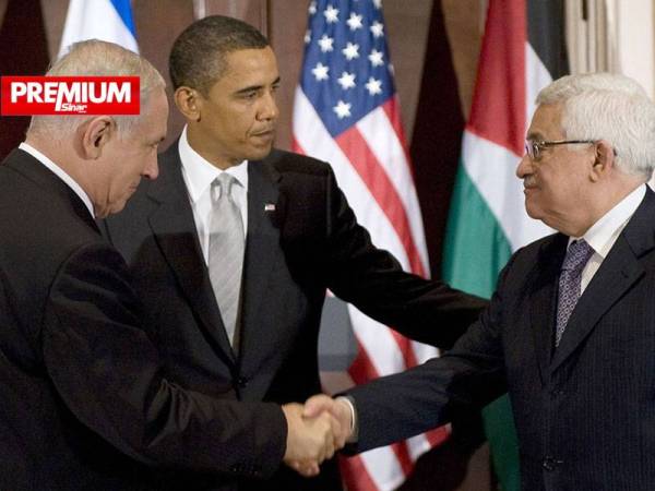 Bekas Presiden AS, Barack Obama (tengah) gagal mewujudkan keamanan berkekalan antara Presiden Palestin, Mahmoud Abbas (kanan) dengan Perdana Menteri Israel, Benjamin Netanyahu. - AFP