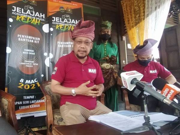 Che Abdullah Mat Nawi (tengah) pada sidang akhbar Program Jelajah Agropreneur (Jam) Kedah di Inapan Seri Laksamana, Jalan Istana, Lubuk Kawah, Jitra, Kedah pada Isnin.