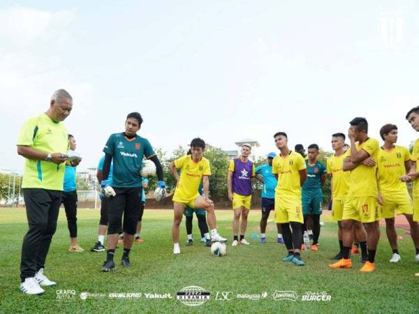 Irfan Bakti tidak mahu pemain Kuching City FC leka ketika berkunjung di Kuala Terengganu. Foto: FB Kuching City FC