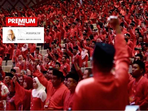 Para perwakilan melaungkan 'Bersatu' semasa Majlis Perasmian Perhimpunan Agung Tahunan Parti Pribumi Bersatu Malaysia (Bersatu) Kali Kedua 2018. - Gambar fail