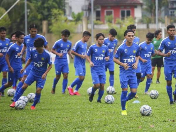 Skuad projek FAM/MSN menjalani latihan.