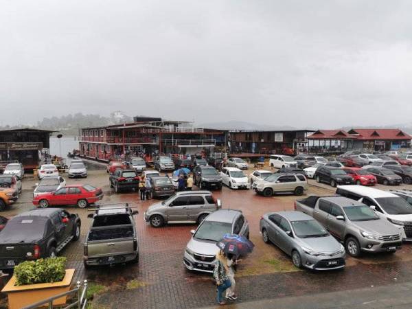 Orang ramai diminta berwaspada dengan khabar angin di media sosial kononnya terdapat kes pengunjung Tasik Kenyir yang positif Covid-19 yang ditularkan pada Jumaat.