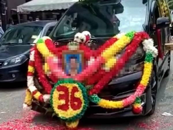 Video tular memaparkan perarakan pengebumian mayat seorang lelaki dengan menggunakan MPV yang mempunyai logo 36.