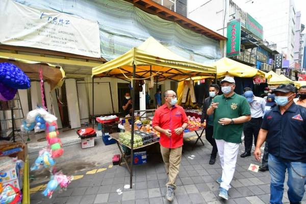 Annuar meninjau Lorong TAR pada Khamis.