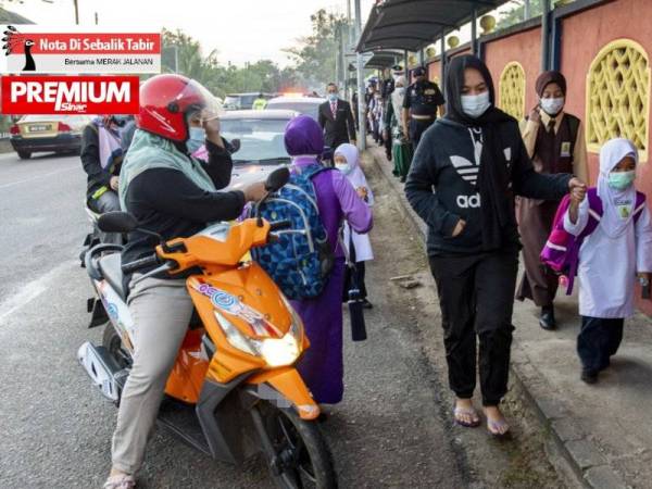 Nasihat Merak Jalanan kepada ibu bapa, parkirlah jauh sedikit supaya tidak mengganggu pemandu lain.