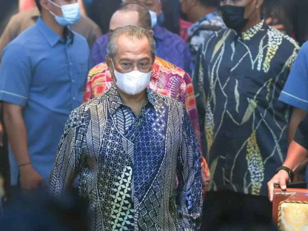 Muhyiddin ketika hadir pada Majlis Makan Malam (GRS) pada Ahad. -Foto Bernama