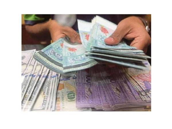 Ringgit dibuka rendah berbanding dolar AS pada pagi urus niaga Isnin selepas dolar mengukuh.