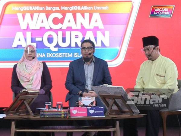 Dari kiri: Zarinah Jan, Syed Shahridzan dan Ustaz Abdul Khair pada Wacana al-Quran Siri ke-100 bertajuk Boleh Ke Orang Islam Membela Anjing? yang disiarkan secara langsung di Kumpulan Karangkraf pada Rabu.