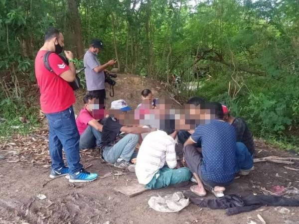 Sebahagian penagih dadah yang ditahan dalam Ops Perdana AADK Melaka, di Krubong, pada petang Rabu.