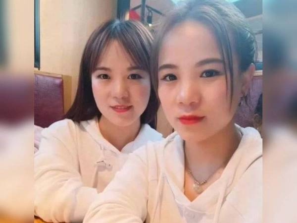 Cheng Keke dan Zhang Li dipercayai pasangan kembar kerana wajah seiras. - Foto Mirror.co.uk