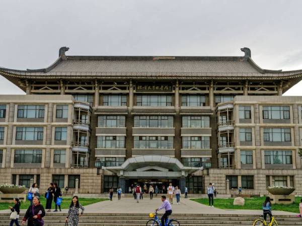 Peking University merupakan antara 10 buah universiti di China yang akan terlibat dalam taklimat Pendidikan Antarabangsa HSK kali ini. - Foto 123RF