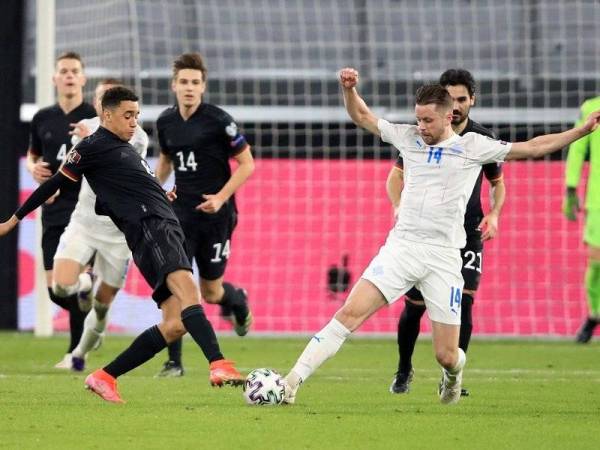 Aksi Jerman ketika menentang Iceland pada aksi Kelayakan Piala Dunia Kumpulan J awal pagi Jumaat.