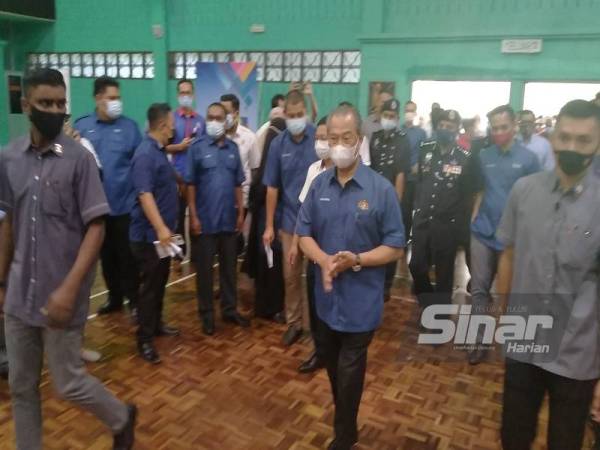 Muhyiddin tiba di Kompleks Sukan Pagoh pada Sabtu.