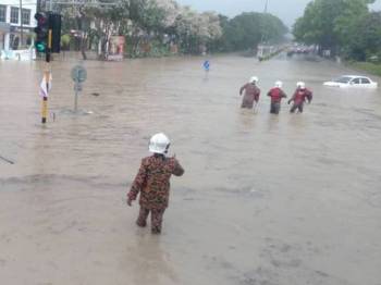 Beberapa Kawasan Di Melaka Dilanda Banjir Kilat