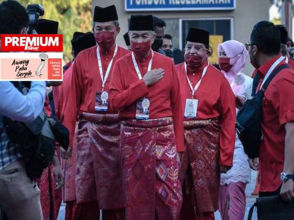 Ahmad Zahid bersama Timbalan Presiden UMNO Datuk Seri Mohamad Hassan ketika hadir pada Perasmian Persidangan Perhimpunan Agung UMNO (PAU) 2020 di Pusat Dagangan Dunia Kuala Lumpur (WTCKL) hari ini. - Foto Bernama