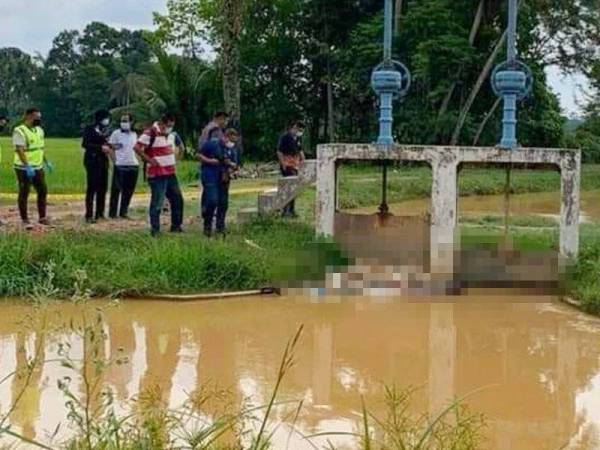 Anggota polis melakukan pemeriksaan di lokasi penemuan mayat dalam tali air di Kampung Kerasak, Bunut Susu, Pasir Mas pada Khamis. -Foto: Ihsan Pembaca